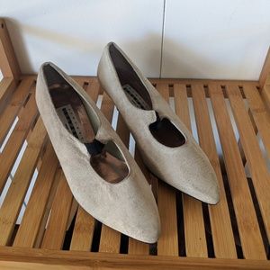 Suede pointy toe cream/bone kitten heel sz 7.5